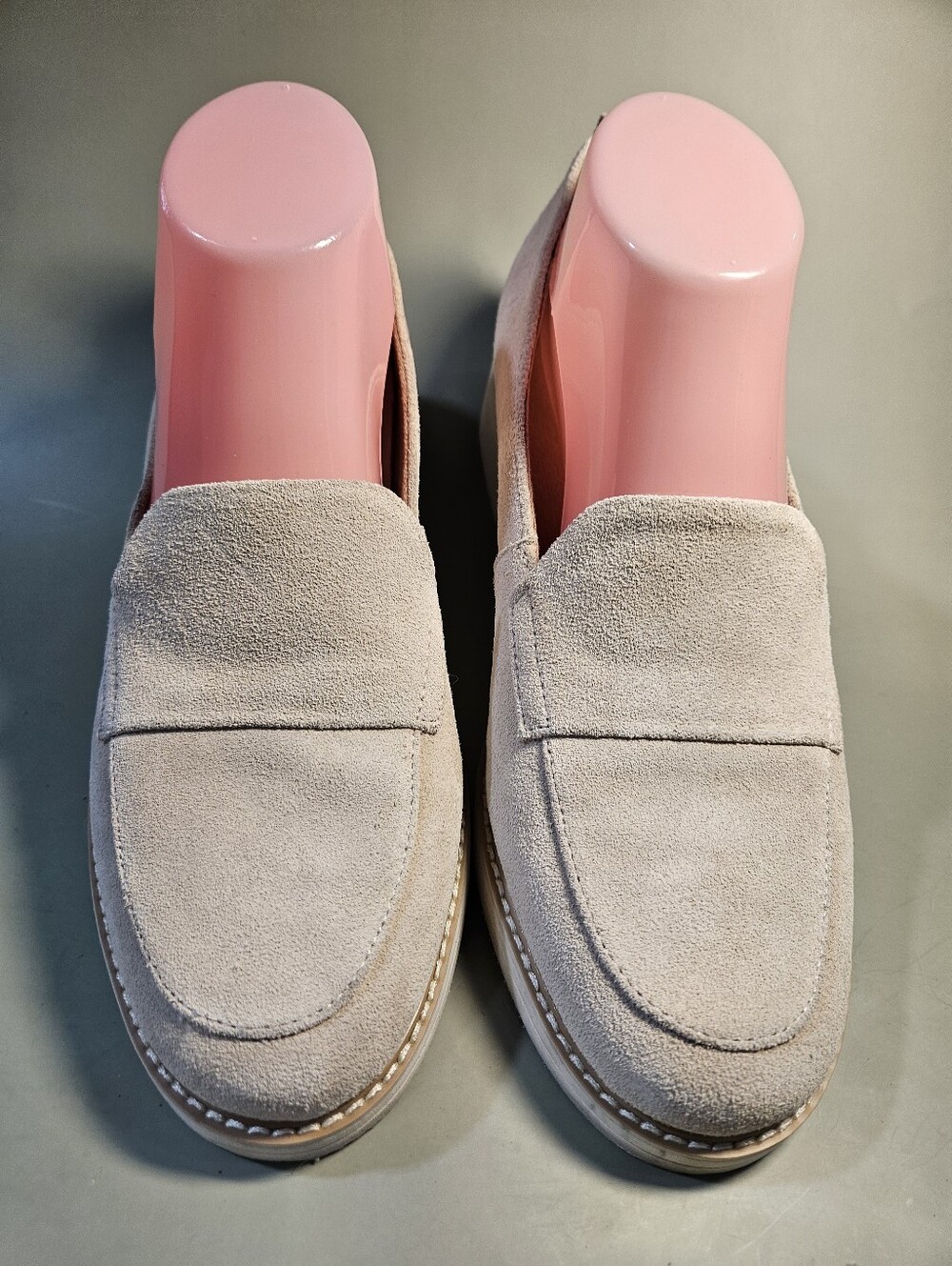 Naturalizer Suede Beige Loafers. Size 8.5 Worn Once (Bin11)